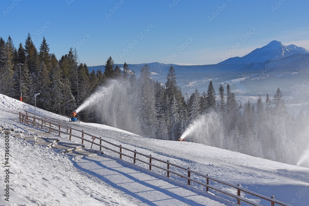 góry, zima, śnieg, Tatry, Zakopane, naśnieżanie stoków narciarskich,  - obrazy, fototapety, plakaty 