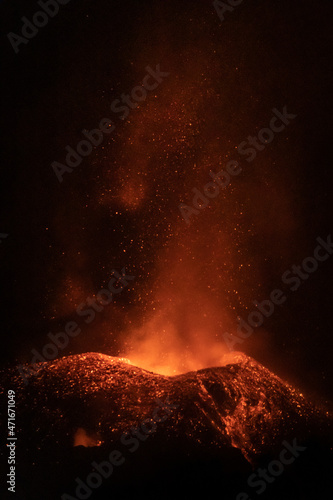 Cumbre Vieja / La Palma (Canary Islands) 2021/10/24 Detail of the main emissive vent of the Cumbre Vieja volcano eruption.