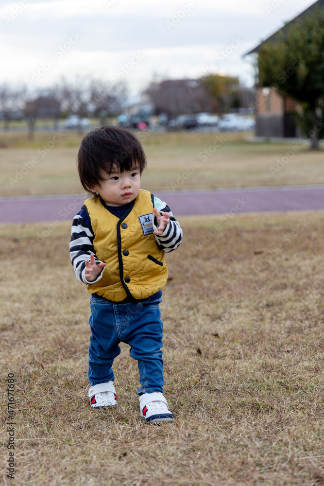 公園で遊ぶ男の子 公園で遊ぶ男の子