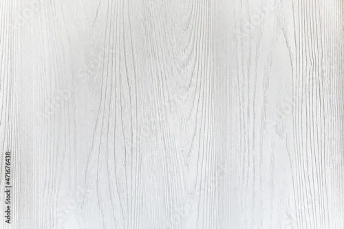 Naturalna tekstura jasnego, białego drewna.