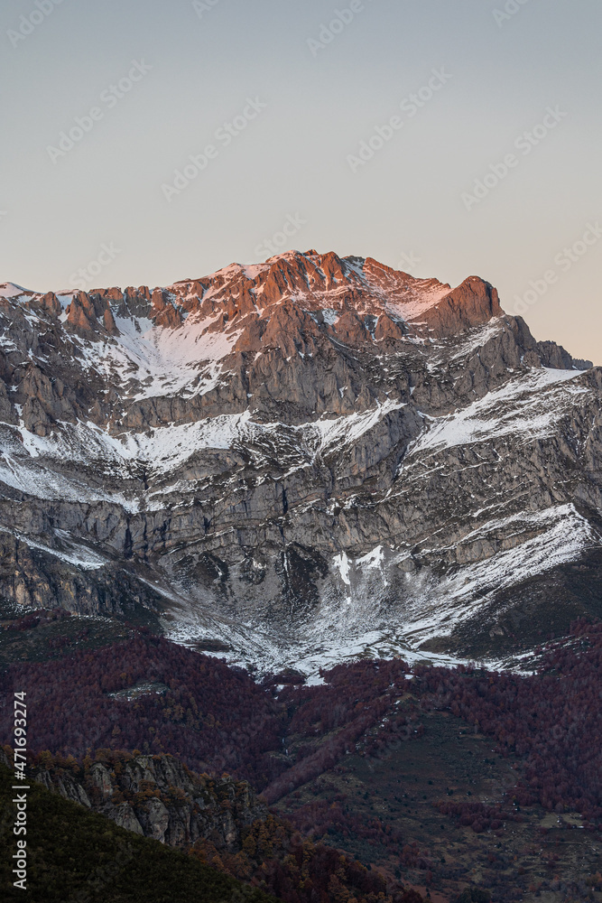 Fototapeta premium The Picos de Europa, a mountainous massif located in the north of Spain that belongs to the central part of the Cantabrian mountain range. . At present, the Picos de Europa National Park is the second