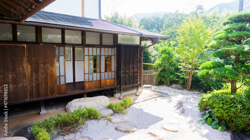 古い日本家屋の縁側