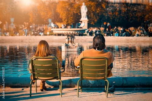 Photography Des gens se promenant ou se reposant dans un parc en centre ville