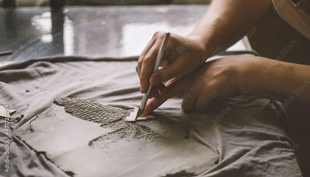 Obraz premium the process of modeling from clay