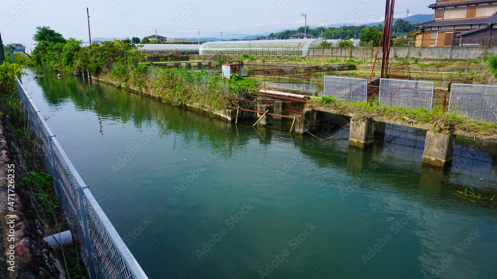 Fototapeta premium 水路のある町の風景