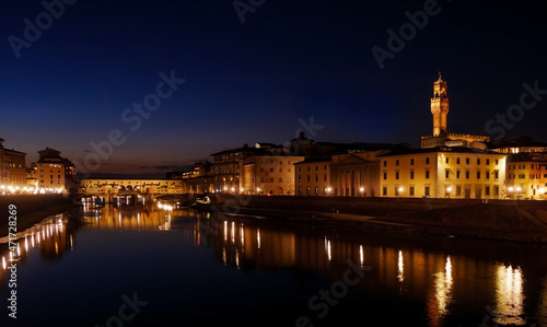 Nocturno de Florencia y el Puente Viejo