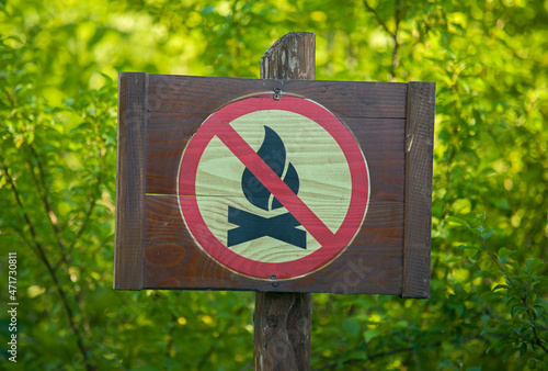 "No fire" warning sign at the park