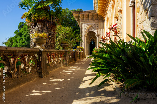 Piękny, bogato rzeźbiony Pałac Monserrate w Sintra. Boczna strona Pałacu. photo
