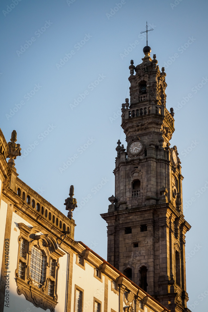Fototapeta premium Sunset over the tower of the Clerigos Church in the center of Porto