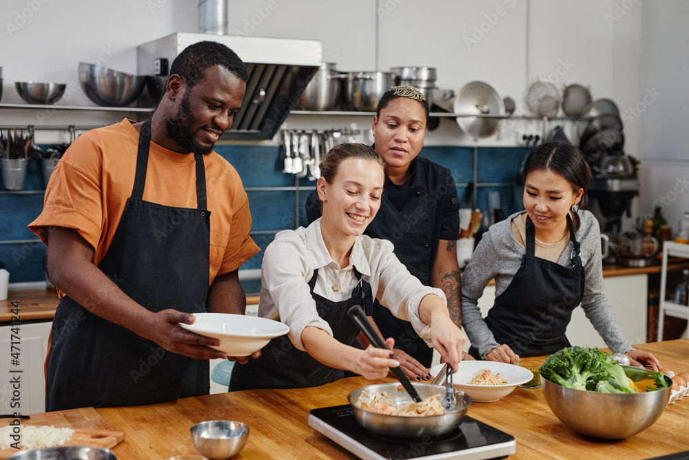 © Seventyfour - Diverse group of people cooking together during workshop in professional kitchen, copy space © Seventyfour - Diverse group of people cooking together during workshop in professional kitchen, copy space