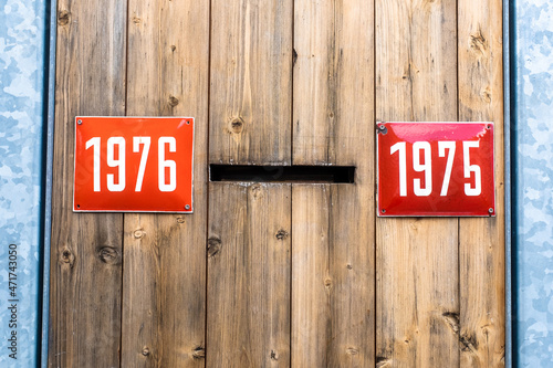 House numbers associated with years of birth 1976 and 1975