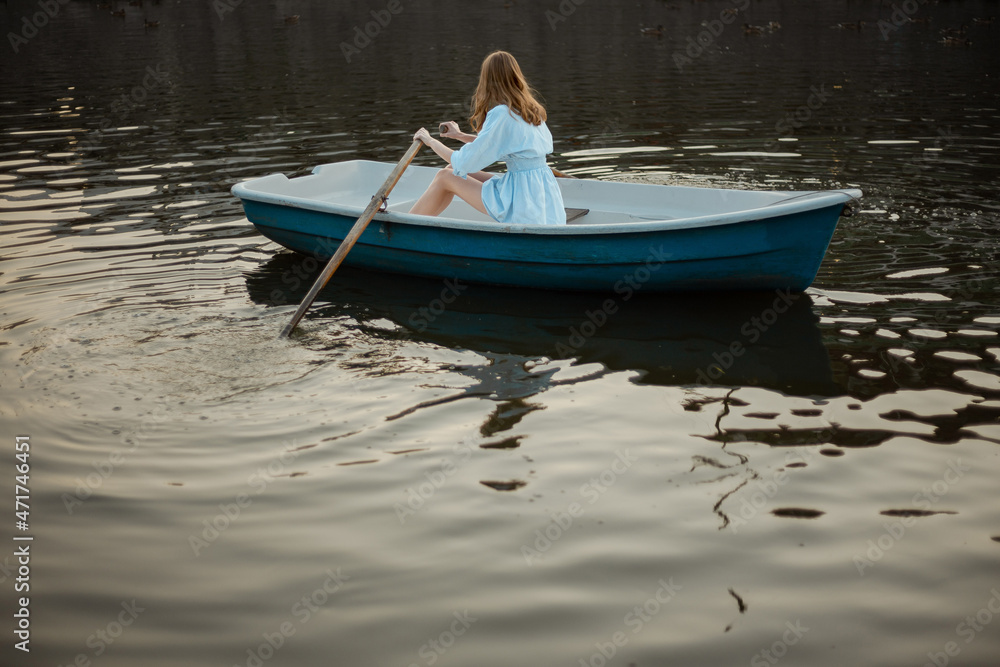 Naklejka premium boat on the lake