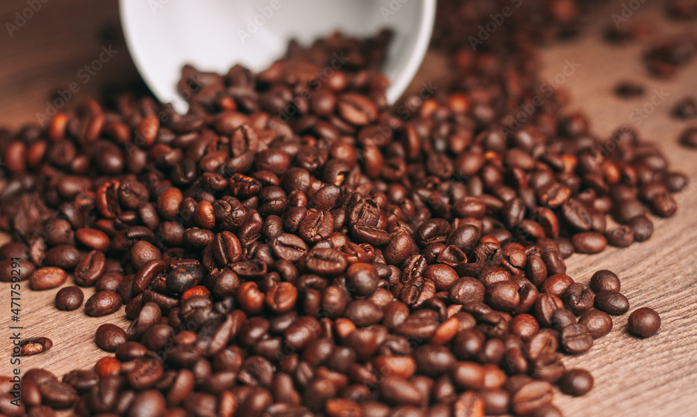 Fototapeta premium coffee beans freshly brewed beverage view from above