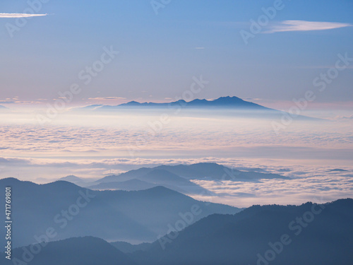 雲海に浮かぶ乗鞍岳 © 孝実 藤生
