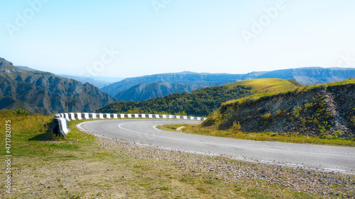 A sharp turn on the road to the Dzhily Su tract photo