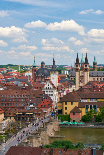 Blick von der Festung Marienberg auf die historische Altstadt und die Alte Mainbrücke von Würzburg und den Main, Unterfranken, Franken, Bayern, Deutschland