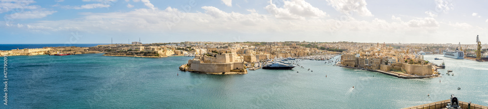 Panoramic view at the Fort of Saint Angelo, L-Isla and harbour from Upper Barrakka Gardens in Valletta, Malta