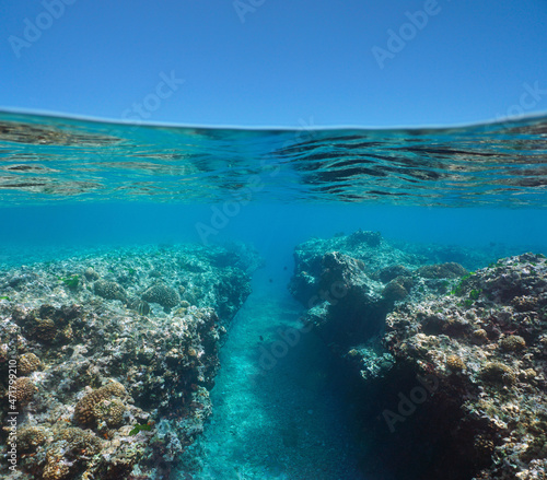 Fototapeta Naklejka Na Ścianę i Meble -  Natural trench in the reef in the sea and blue sky, underwater seascape, split view over and under water surface, south Pacific ocean, French Polynesia