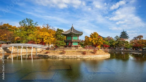 Wallpaper Mural 4k time lapse,The pavilion in the middle in autumn .View in Gyeongbokgung palace seoul .South Korea. Torontodigital.ca