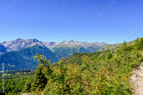 Ftan, Alpe Laret, Wanderweg, Unterengadin, via Engiadina, Alpen, Engadin, Innschlucht, Inn, Fluss, Graubünden, Sommer, Schweiz © bill_17