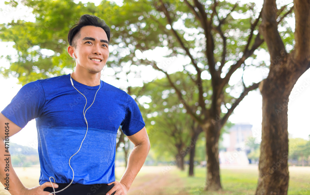 Fototapeta premium Fittness Young man jogging in the city park