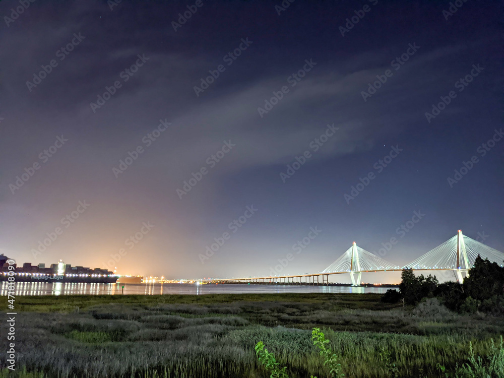Fototapeta premium Arthur Ravenel Jr Bridge in Evening