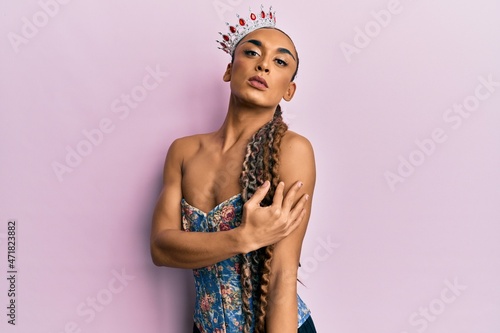 Tablou pe pânză Sensual hispanic transgender woman wearing queen crown and posing glamorous with