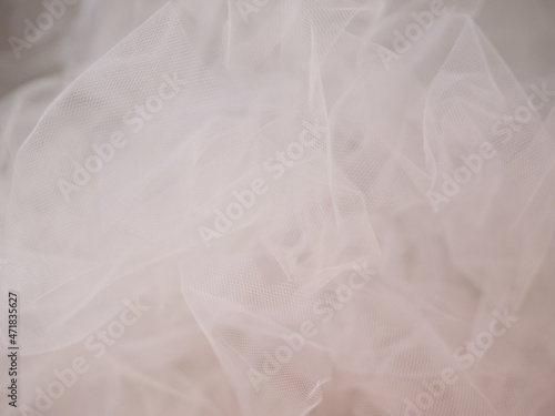 Texture de tulle blanc chiffonné pour fond et arrière-plan mariage et romantique