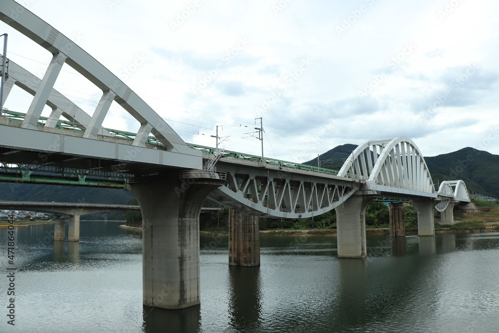 Naklejka premium Danyang's beautiful bridge and river