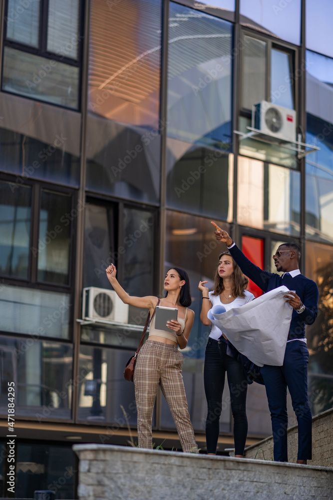 Showing the place to realize their plans Showing the place to realize their plans