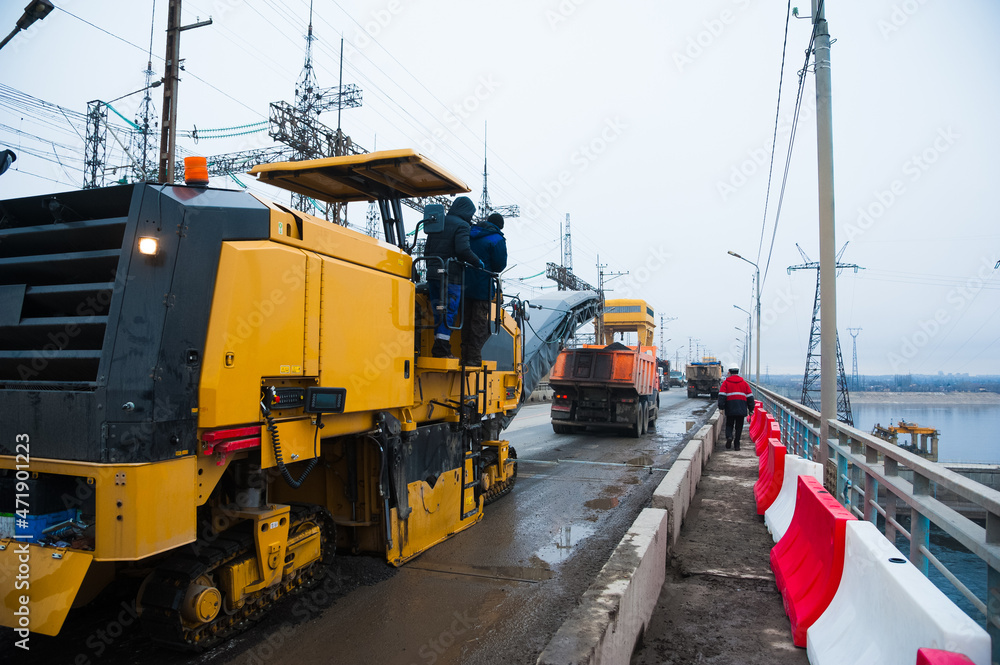 Repair of asphalt pavement of the road