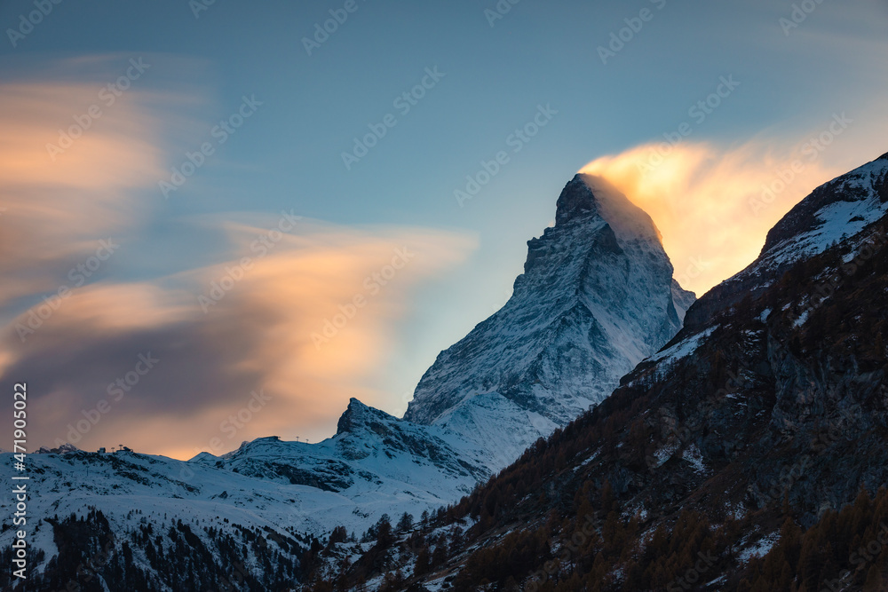 Obraz premium View of Matterhorn, Matterhorn with clouds at sunset.