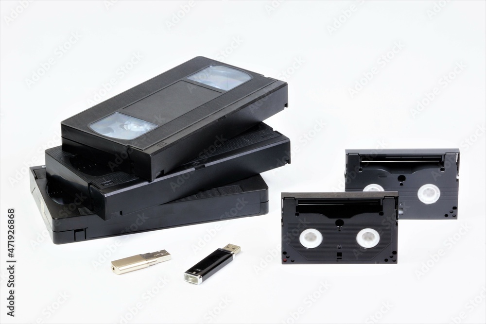 Obraz premium Videotapes and flash drives. The concept of digitizing data from technologically obsolete media to modern ones.