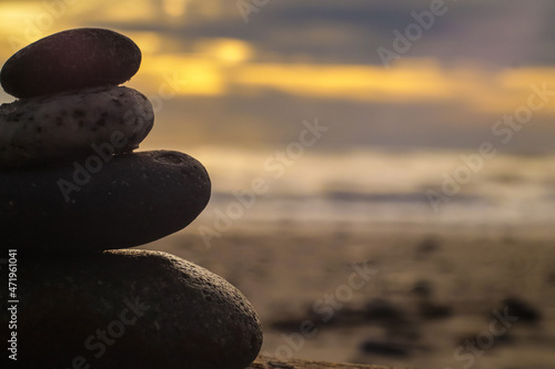 Canvas Print zen stones on the beach