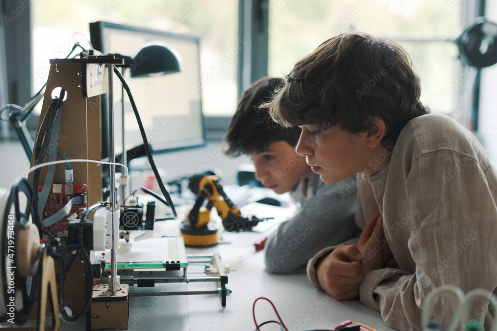 Young engineering students using a 3D printer Stock Photo | Adobe Stock