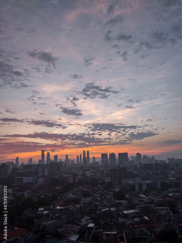 Obraz premium Beautiful sunsets in urban areas, to be precise in the capital city of Indonesia, Jakarta.