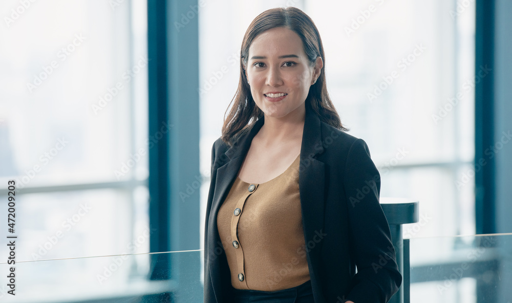 Portrait businessperson woman in the office, Acting Smile. Portrait businessperson woman in the office, Acting Smile.