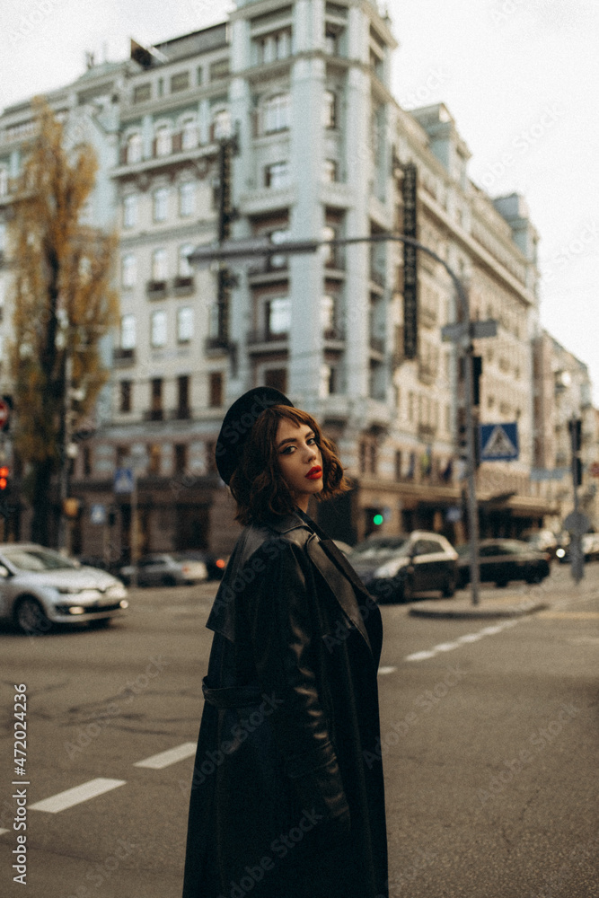 Fototapeta premium portrait of a woman in city