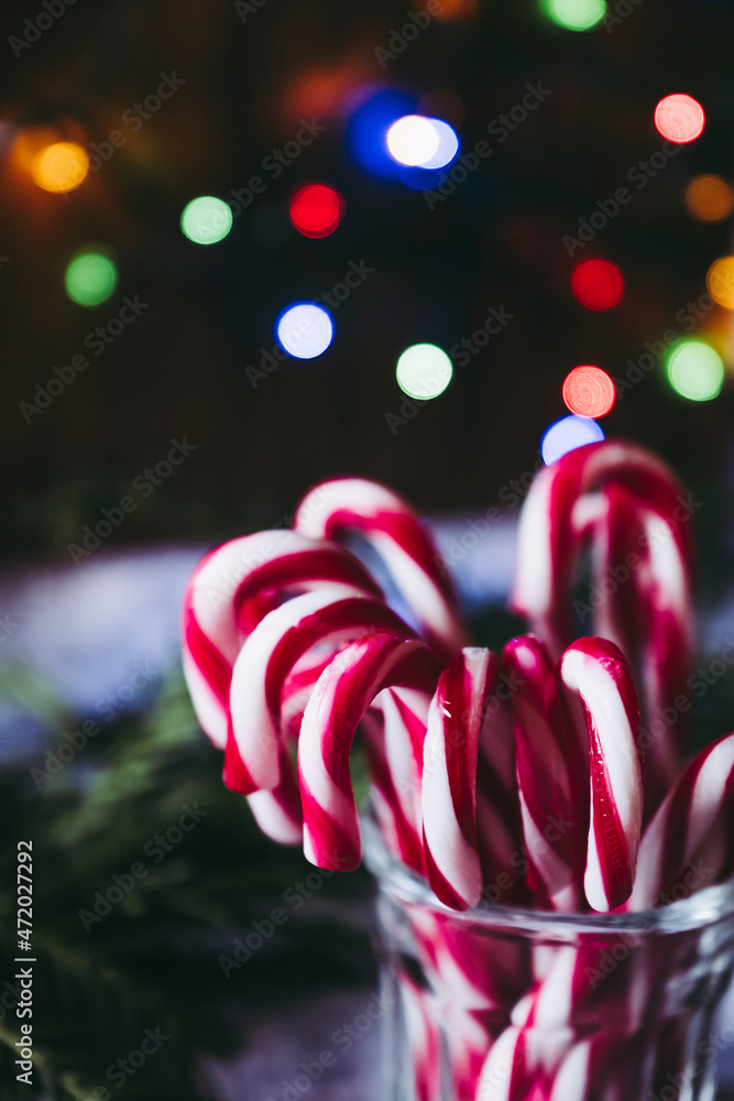 Bâtons de sucre d'orge rouge et blanc - Ambiance festive colorée et ...