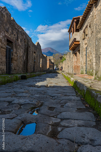 Una via dell'antica cittadina Romana di Pompei photo