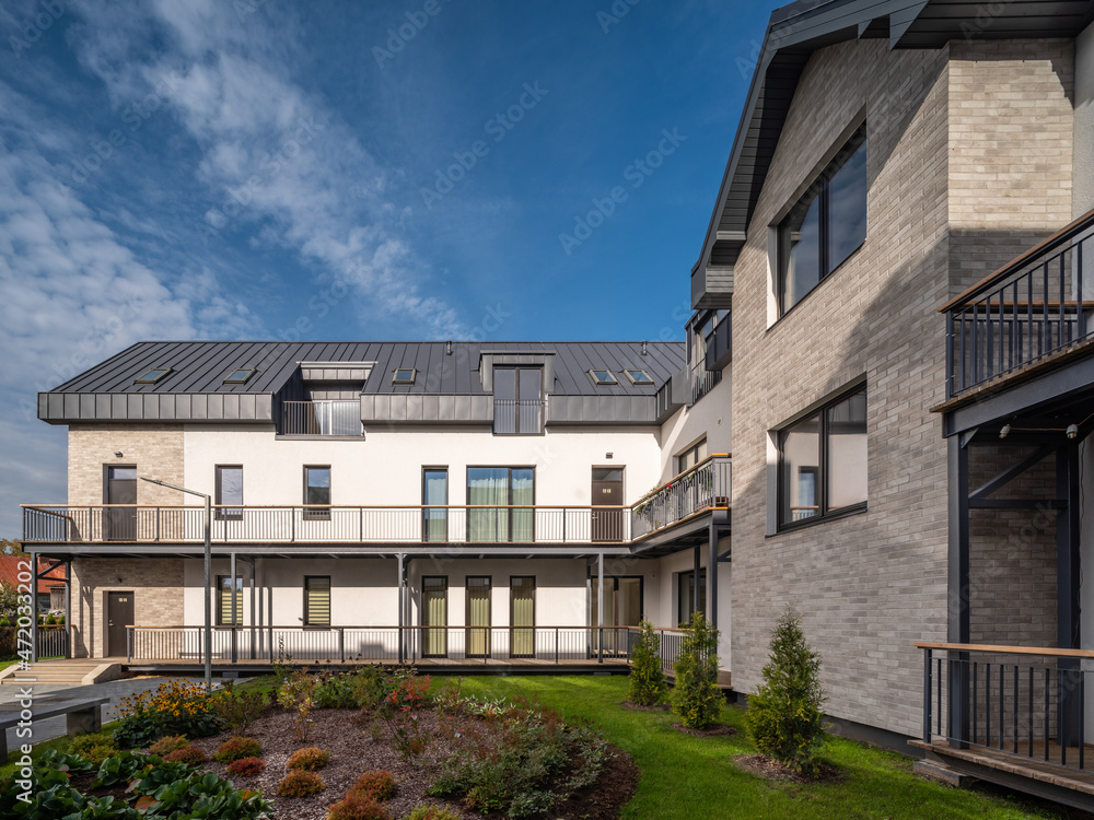 Fototapeta premium Yard of luxury residential townhouse. Modern architecture.