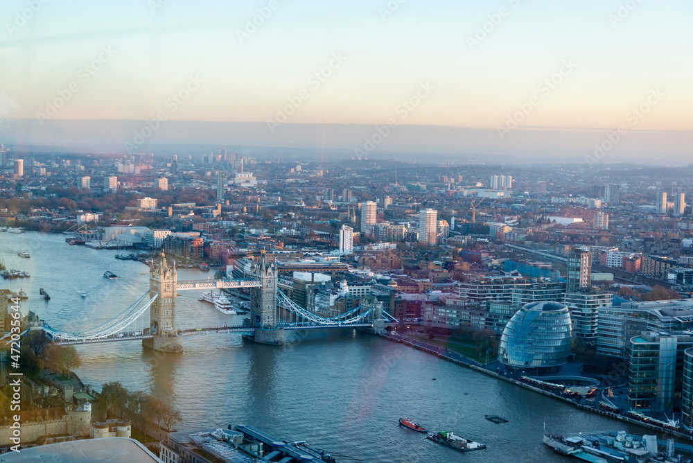 Fototapeta premium Cityscape with the Tower Bridge viewed from Sky Garden of Walkie Talkie skyscraper, London, England, UK