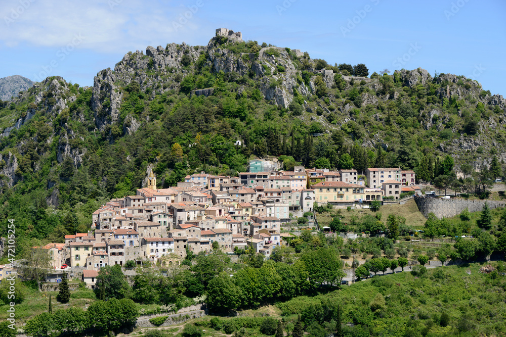 le village et le château - Sainte-Agnès (Alpes-Maritimes)