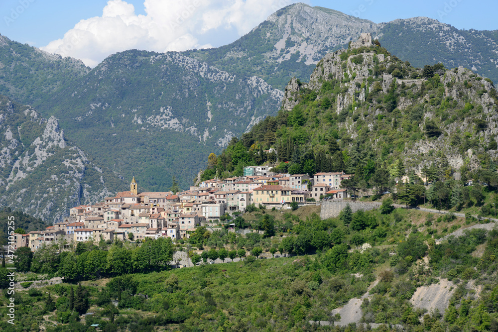 un village médiéval perché sur la Côte d'Azur