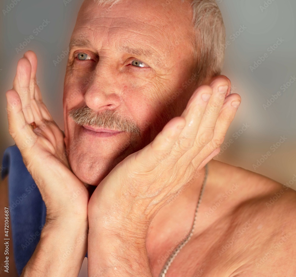 Obraz premium Close-up portrait of a contented confident handsome elderly man