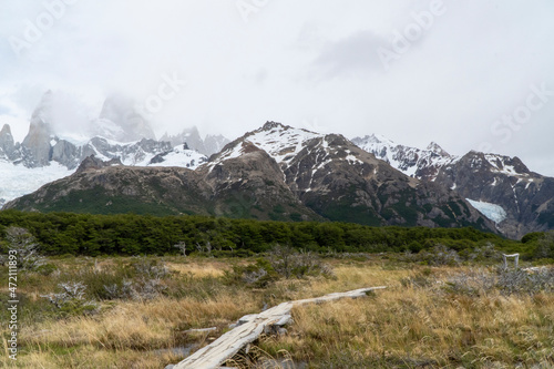 trekking por el sendero del chalten, en el parque nacional los glaciares photo