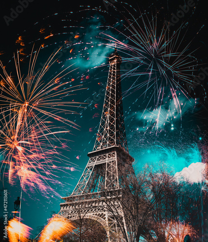 Canvas Print fireworks around Eiffel tower New Year in Paris