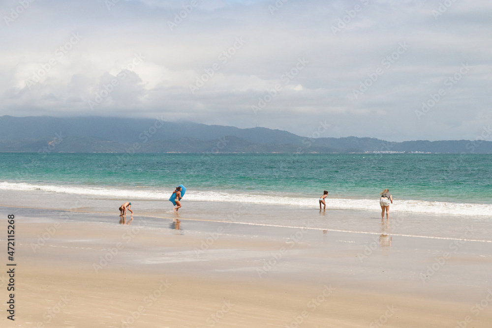 Crianças na Praia da Lagoinha em Florianópolis Santa Catarina Crianças na Praia da Lagoinha em Florianópolis Santa Catarina