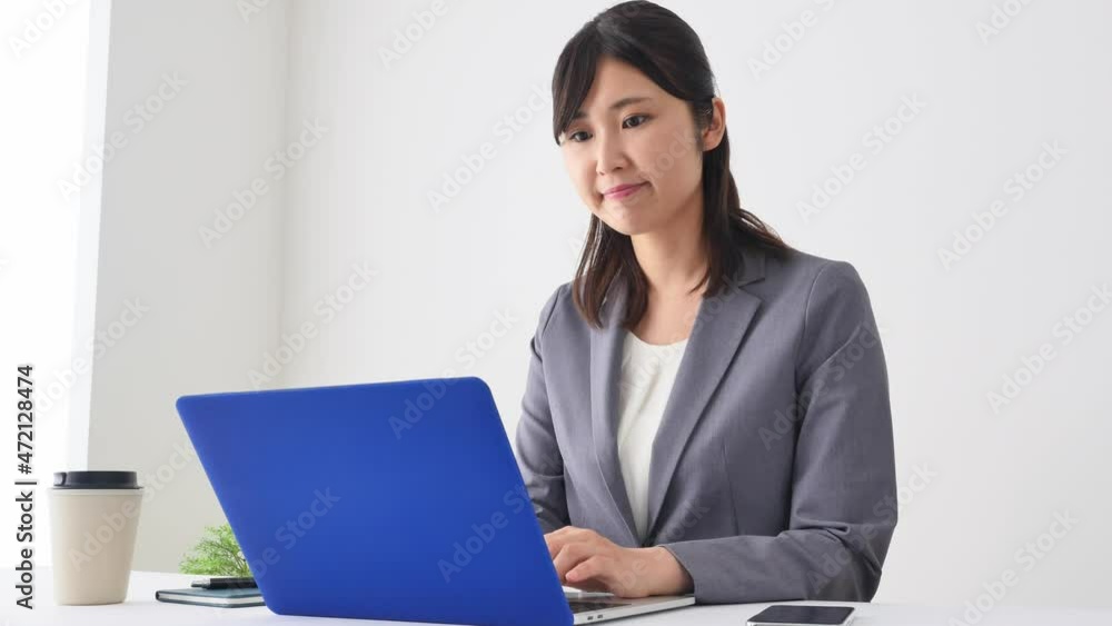 女性 ビジネス パソコン 女性 ビジネス パソコン