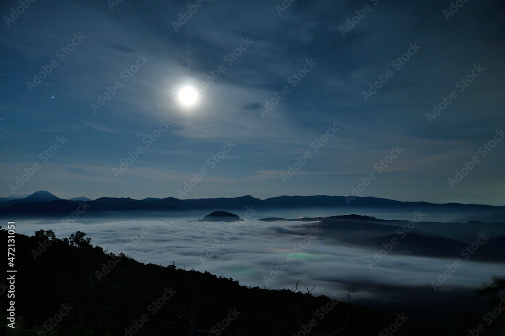 月と雲海
